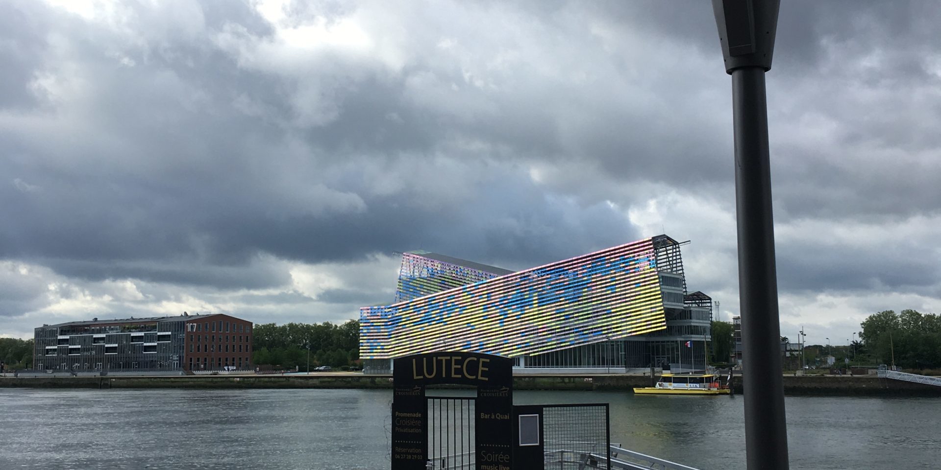 Bords de Seine à Rouen Les bords de Seine à Rouen et le siège de la Métropole