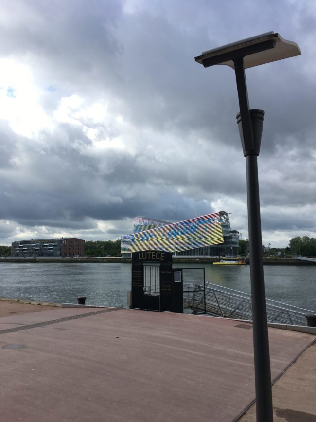 Les bords de Seine à Rouen et le siège de la Métropole
