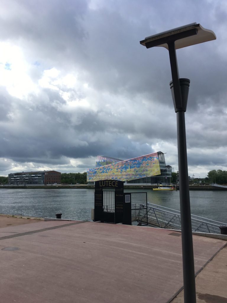 Bords de Seine à Rouen Les bords de Seine à Rouen et le siège de la Métropole