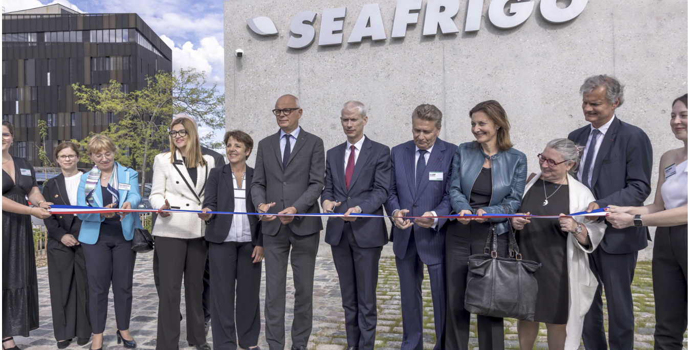 Seafrigo inauguration Les officiels coupent le ruban lors de l'inauguration du nouveau siège de Seafrigo