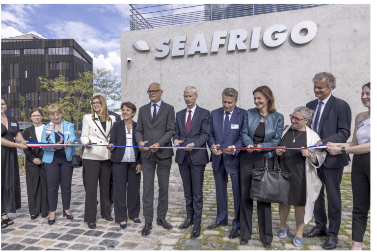 Seafrigo inauguration Les officiels coupent le ruban lors de l'inauguration du nouveau siège de Seafrigo