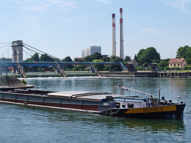 bateau-bord-seine-pont-langlais